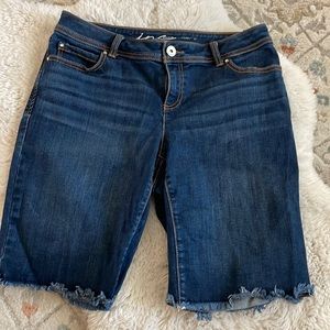 INC Denim Frayed Hem Curvy Fit Bermuda shorts sz 8